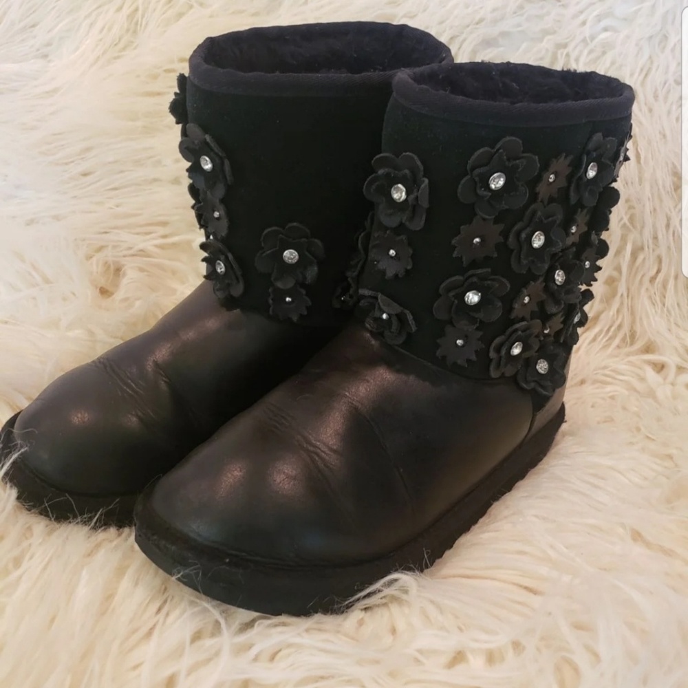 Black rhinestone Kids UGGS size 5